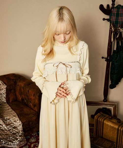 kutir(クティール)の「【クティールとレトロ】【着丈が選べる!】レースドッキングベロアキャミワンピース(ワンピース・レディース・アイボリー/ブラウン/ボルドー・SMALL/LARGE)」の13枚目の写真