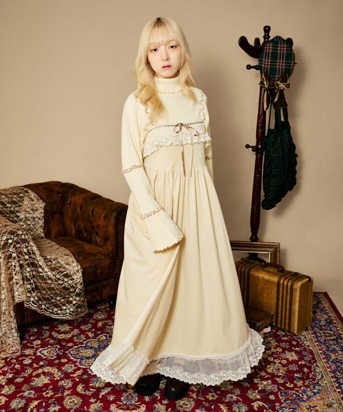 kutir(クティール)の「【クティールとレトロ】【着丈が選べる!】レースドッキングベロアキャミワンピース(ワンピース・レディース・アイボリー/ブラウン/ボルドー・SMALL/LARGE)」の15枚目の写真