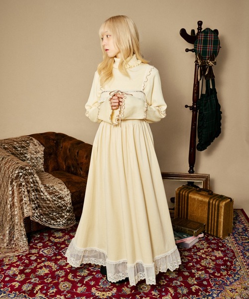 kutir(クティール)の「【クティールとレトロ】【着丈が選べる!】レースドッキングベロアキャミワンピース(ワンピース・レディース・アイボリー/ブラウン/ボルドー・SMALL/LARGE)」の16枚目の写真