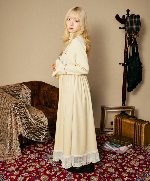 kutir(クティール)の「【クティールとレトロ】【着丈が選べる!】レースドッキングベロアキャミワンピース(ワンピース・レディース・アイボリー/ブラウン/ボルドー・SMALL/LARGE)」の17枚目の写真