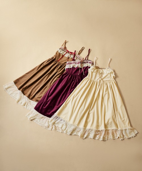 kutir(クティール)の「【クティールとレトロ】【着丈が選べる!】レースドッキングベロアキャミワンピース(ワンピース・レディース・アイボリー/ブラウン/ボルドー・SMALL/LARGE)」の4枚目の写真