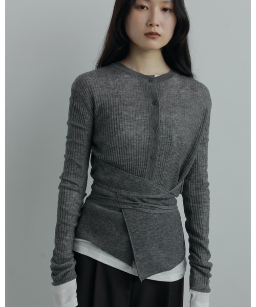 anuke（アンヌーク）の「Wool Cachecoeur Cardigan（カーディガン/ボレロ・レディース・チャコールグレー/アイボリー・FREE）」の11枚目の写真