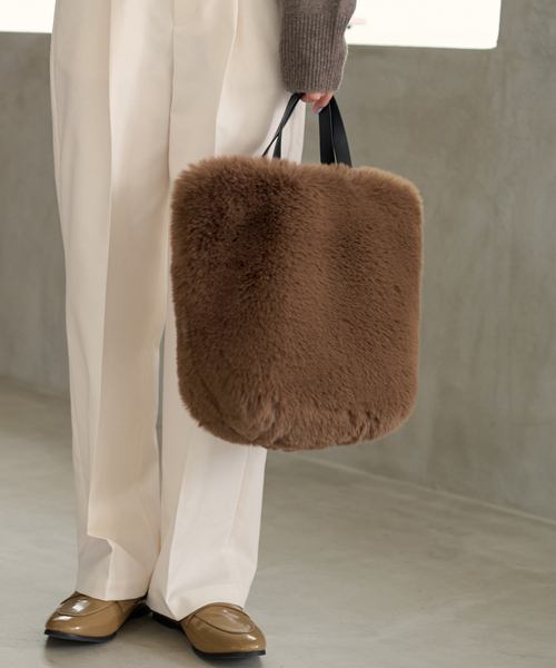 JOURNAL STANDARD relume（ジャーナルスタンダード　レリューム）の「《追加》RELUMEファーバッグ（ハンドバッグ・レディース・ネイビー/ベージュ/チャコールグレー・FREE）」の2枚目の写真