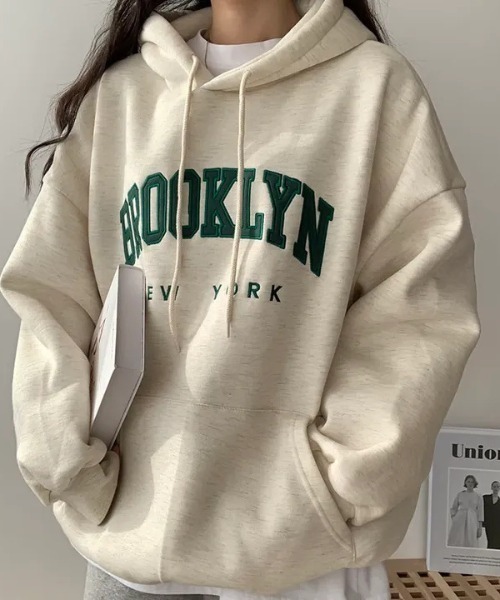 Teem Store(チームストア)の「【裏起毛】英字刺繍ビッグシルエットパーカー(パーカー・レディース・オートミール/ネイビー/グレー・F)」の8枚目の写真