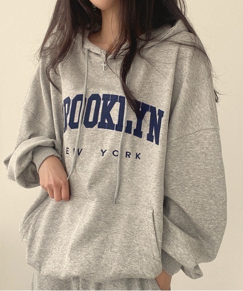 Teem Store(チームストア)の「【裏起毛】英字刺繍ビッグシルエットパーカー(パーカー・レディース・オートミール/ネイビー/グレー・F)」の4枚目の写真