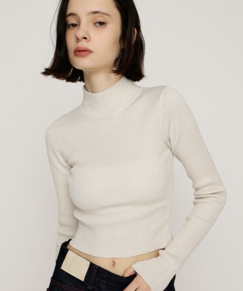 SLY（スライ）の「GLITTER COMPACT TOPS グリッター コンパクト トップス 秋服 冬服（ニット/セーター・レディース・ブラック/アイボリー/レッド/ブラウン・1/2）」の2枚目の写真