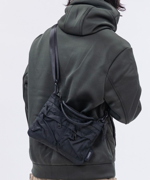 GERRY（ジェリー）の「【Y】〔GERRY/ジェリー〕ダブルポケット ヘルメットバッグ（ショルダーバッグ・メンズ・ダークグリーン/ブラック・FREE）」の18枚目の写真