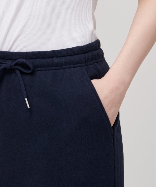 MUSINSA STANDARD WOMAN(ムシンサスタンダードウーマン)の「レディーススウェットマキシスカート【ネイビー】(スカート・レディース・その他・SMALL/MEDIUM/LARGE/X-SMALL)」の4枚目の写真