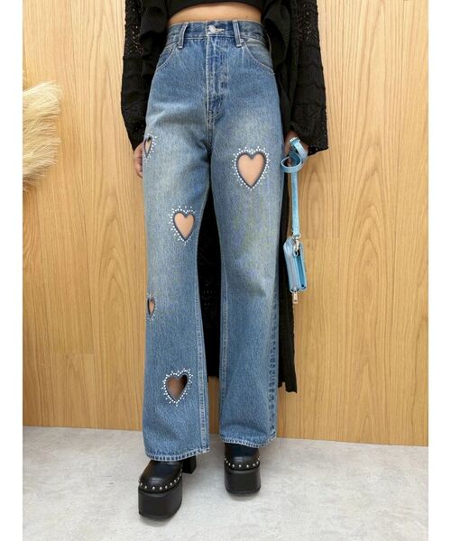 EVRIS（エヴリス）の「ビジューハートカッティングワイドデニムパンツ（デニムパンツ・レディース・ブラック/ブルー・SMALL/MEDIUM）」の3枚目の写真