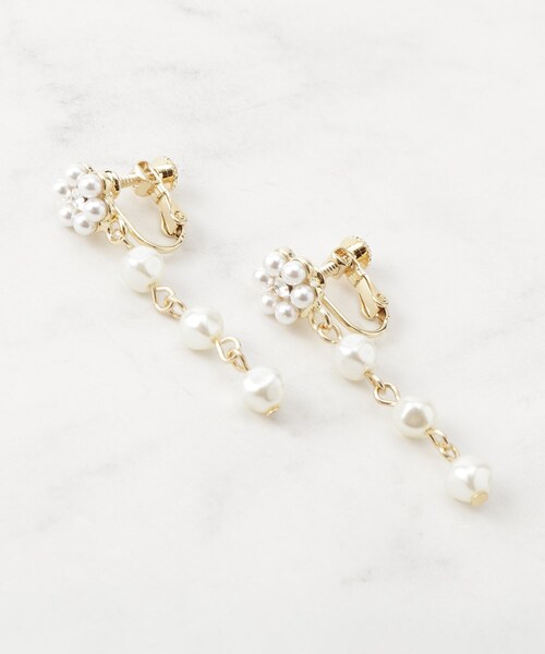 couture brooch(クチュールブローチ)の「フラワーモチーフイヤリング(イヤリング・レディース・ゴールド・00)」の2枚目の写真