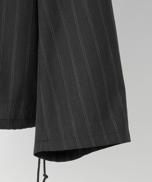 LOEFF（ロエフ）の「＜LOEFF＞ヘリンボン ストライプ フードシャツ UNISEX（シャツ/ブラウス・レディース・ダークグレー・1/0/2）」の4枚目の写真