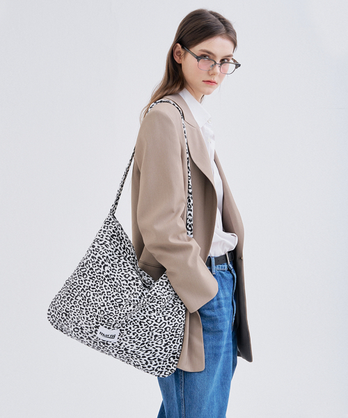 MACNI(マクニ)の「LEOPARD ECO CROSS BAG_BLACK(エコバッグ/サブバッグ・レディース・その他・FREE)」の1枚目の写真