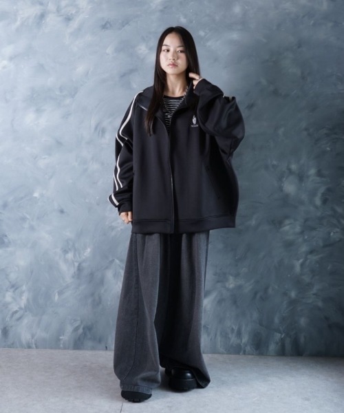 NOIZY（ノイジー）の「THREADS NOIZ TRACK JKT / ワンポイント 刺繍 サイドライン トラックジャケット（ジャージ・メンズ・Black/チャコールグレー・LARGE/MEDIUM）」の11枚目の写真