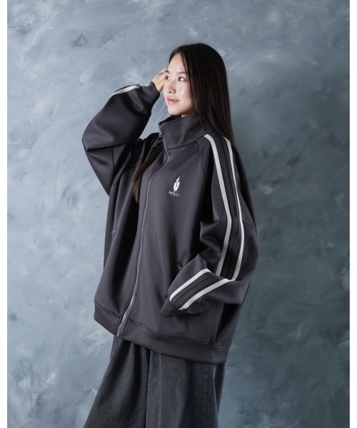 NOIZY（ノイジー）の「THREADS NOIZ TRACK JKT / ワンポイント 刺繍 サイドライン トラックジャケット（ジャージ・メンズ・Black/チャコールグレー・LARGE/MEDIUM）」の13枚目の写真