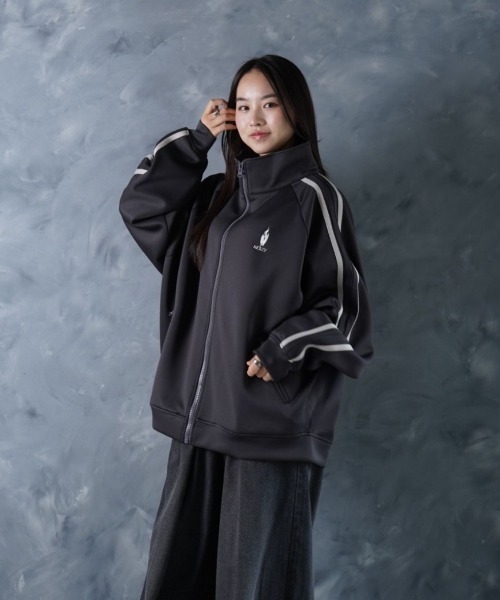 NOIZY（ノイジー）の「THREADS NOIZ TRACK JKT / ワンポイント 刺繍 サイドライン トラックジャケット（ジャージ・メンズ・Black/チャコールグレー・LARGE/MEDIUM）」の16枚目の写真