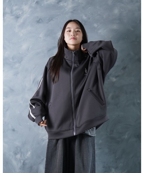 NOIZY（ノイジー）の「THREADS NOIZ TRACK JKT / ワンポイント 刺繍 サイドライン トラックジャケット（ジャージ・メンズ・Black/チャコールグレー・LARGE/MEDIUM）」の17枚目の写真