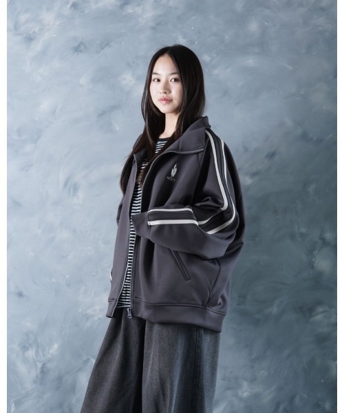 NOIZY（ノイジー）の「THREADS NOIZ TRACK JKT / ワンポイント 刺繍 サイドライン トラックジャケット（ジャージ・メンズ・Black/チャコールグレー・LARGE/MEDIUM）」の20枚目の写真