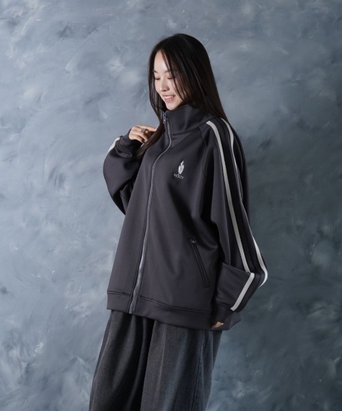 NOIZY（ノイジー）の「THREADS NOIZ TRACK JKT / ワンポイント 刺繍 サイドライン トラックジャケット（ジャージ・メンズ・Black/チャコールグレー・LARGE/MEDIUM）」の22枚目の写真