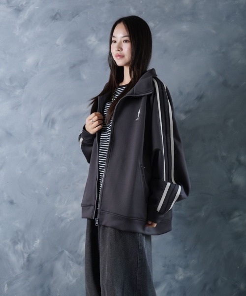 NOIZY（ノイジー）の「THREADS NOIZ TRACK JKT / ワンポイント 刺繍 サイドライン トラックジャケット（ジャージ・メンズ・Black/チャコールグレー・LARGE/MEDIUM）」の15枚目の写真