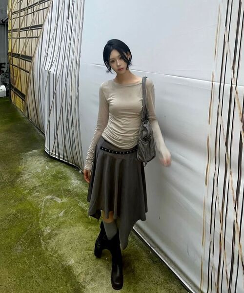 SYNERJYN(シナジン)の「EYELET UNBALANCED MIDI SKIRT CHARCOAL(スカート・レディース・その他・MEDIUM/SMALL)」の5枚目の写真