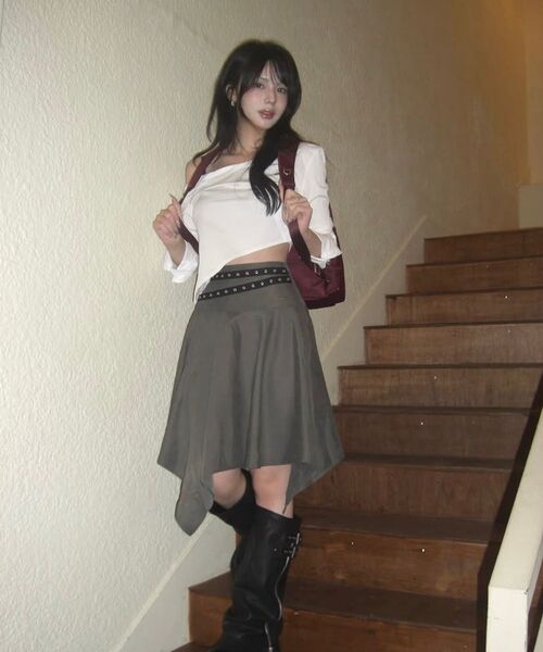 SYNERJYN(シナジン)の「EYELET UNBALANCED MIDI SKIRT CHARCOAL(スカート・レディース・その他・MEDIUM/SMALL)」の7枚目の写真