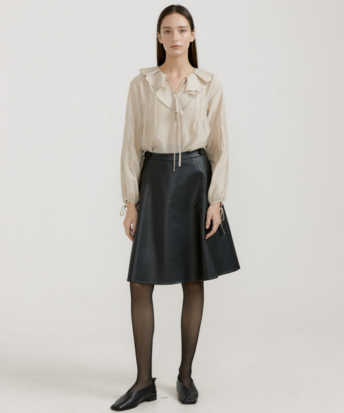 OCTETTE(オテット)の「LEATHER FLARE SK_BLACK(スカート・レディース・ブラック・SMALL/MEDIUM)」の2枚目の写真