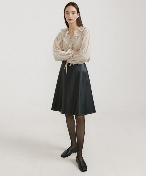 OCTETTE(オテット)の「LEATHER FLARE SK_BLACK(スカート・レディース・ブラック・SMALL/MEDIUM)」の5枚目の写真