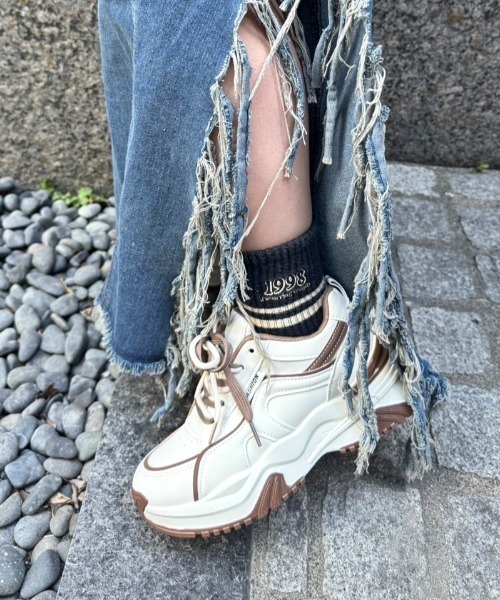 Shoes in Closet（シューズインクローゼット）の「厚底 ボリューム ツートーンカラー ダブルシューレース スニーカー 399（スニーカー・レディース・グレー/ベージュ・LL/S/M/L）」の2枚目の写真