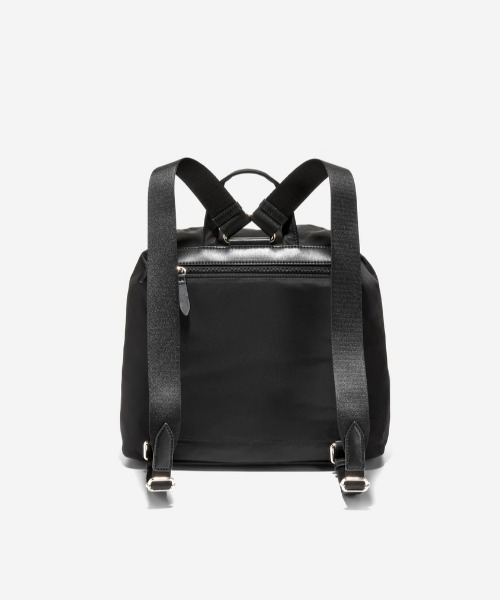 COLE HAAN（コールハーン）の「ナイロン フラップ バックパック womens（バックパック/リュック・レディース・ブラック・OSFA）」の2枚目の写真