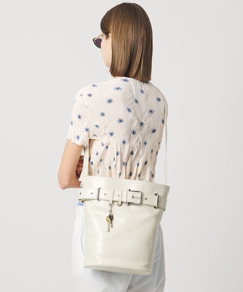 UNITED ARROWS(ユナイテッドアローズ)の「<OSOI>BUCKET BROCLE バッグ(ショルダーバッグ・レディース・ブラック/オフホワイト・FREE)」の2枚目の写真