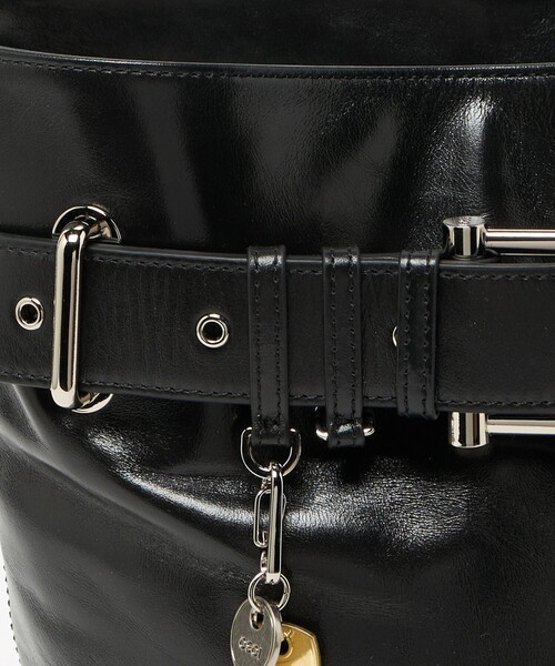 UNITED ARROWS(ユナイテッドアローズ)の「<OSOI>BUCKET BROCLE バッグ(ショルダーバッグ・レディース・ブラック/オフホワイト・FREE)」の15枚目の写真