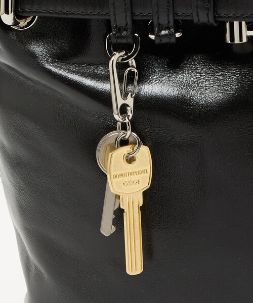 UNITED ARROWS(ユナイテッドアローズ)の「<OSOI>BUCKET BROCLE バッグ(ショルダーバッグ・レディース・ブラック/オフホワイト・FREE)」の13枚目の写真