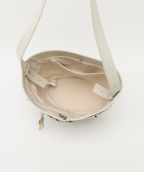 UNITED ARROWS(ユナイテッドアローズ)の「<OSOI>BUCKET BROCLE バッグ(ショルダーバッグ・レディース・ブラック/オフホワイト・FREE)」の8枚目の写真