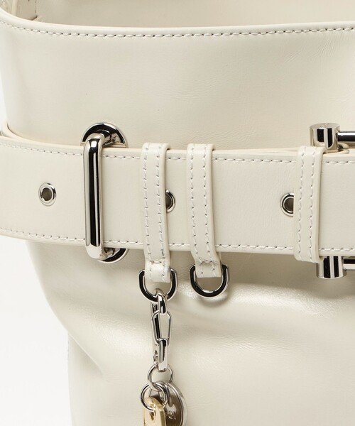 UNITED ARROWS(ユナイテッドアローズ)の「<OSOI>BUCKET BROCLE バッグ(ショルダーバッグ・レディース・ブラック/オフホワイト・FREE)」の7枚目の写真