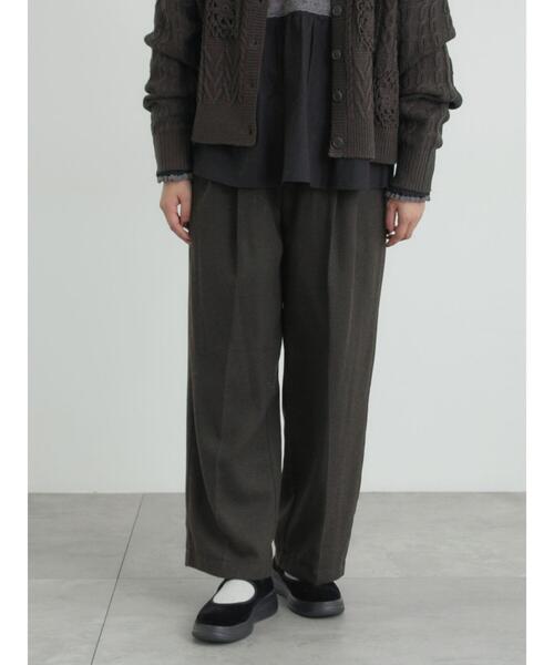 Samansa Mos2（サマンサ モスモス）の「【帯電防止裏地】ツータックストレートパンツ《M/Lサイズ》（その他パンツ・レディース・ブラウン/チャコールグレー/ベージュ・L/M）」の2枚目の写真