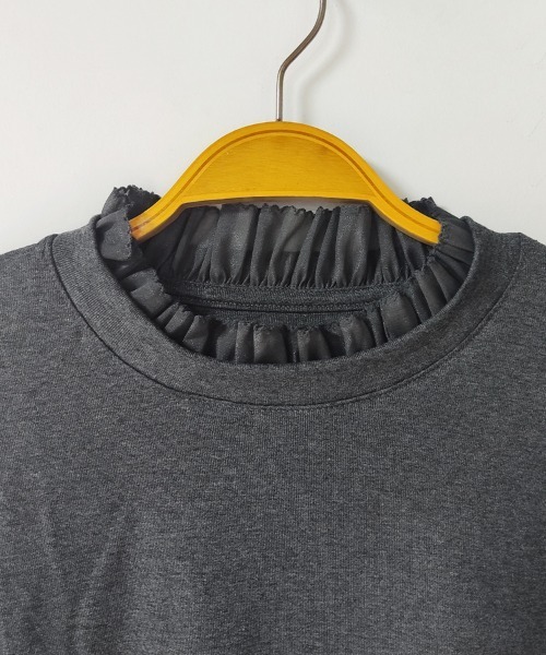 ReRe(リリ)の「フリルネック×袖口デザインカットソー(Tシャツ/カットソー・レディース・グレー/ブラック・MEDIUM)」の3枚目の写真