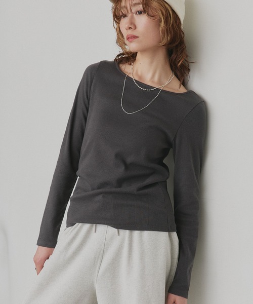 ad thie(アドティエ)の「アソート ボートネック スクエアネック リブトップス(Tシャツ/カットソー・レディース・グレー系2/ブルー系2/ブラック系2/ホワイト系2/ホワイト系1/グレー系1/ブラック系1/ブルー系1/レッド系2/レッド系1・LARGE/MEDIUM)」の5枚目の写真
