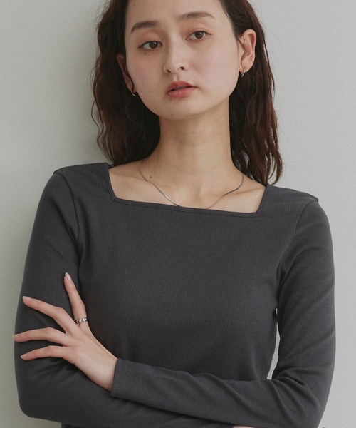 ad thie(アドティエ)の「アソート ボートネック スクエアネック リブトップス(Tシャツ/カットソー・レディース・グレー系2/ブルー系2/ブラック系2/ホワイト系2/ホワイト系1/グレー系1/ブラック系1/ブルー系1/レッド系2/レッド系1・LARGE/MEDIUM)」の6枚目の写真