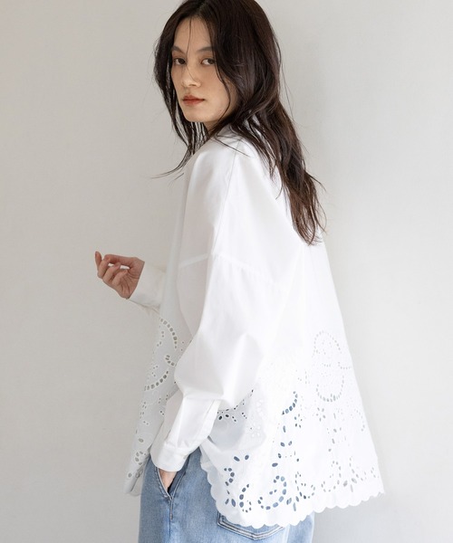 Elura（エルーラ）の「スカラップレースブラウス/655732（シャツ/ブラウス・レディース・ライトイエロー/ネイビー/ホワイト・FREE）」の4枚目の写真