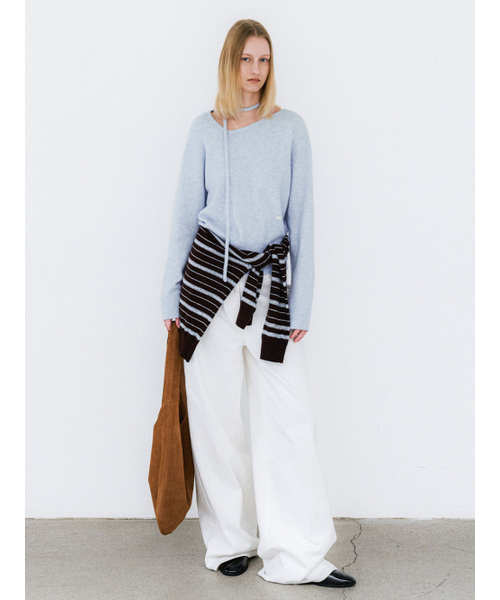 ATELIER NAIN(アトリエナイン)の「SIDE NECK STRAP DETAIL KNIT(T-7142)(ニット/セーター・レディース・クリーム/スカイブルー/ブラック・FREE)」の5枚目の写真