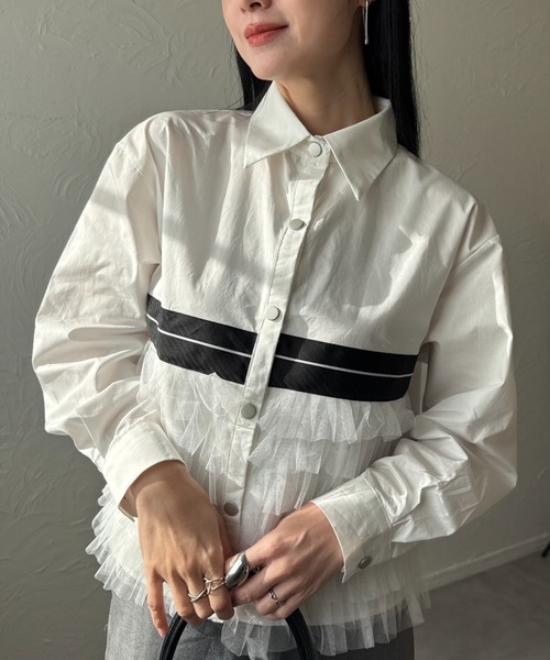 deux amour（ドゥーザムール）の「裾フリルセンターラインブラウス（シャツ/ブラウス・レディース・ホワイト/ブラック・M～Ｌ）」の4枚目の写真