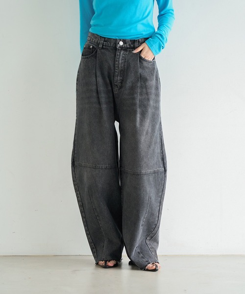 meilmada（メイルマダ）の「コクーンデニムパンツ（デニムパンツ・レディース・ブラック/ブルー・SMALL/MEDIUM）」の2枚目の写真