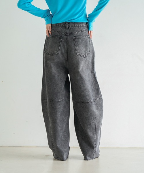 meilmada（メイルマダ）の「コクーンデニムパンツ（デニムパンツ・レディース・ブラック/ブルー・SMALL/MEDIUM）」の17枚目の写真