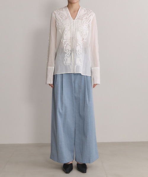 ADAM ET ROPE'(アダムエロペ)の「【EMOELLE】ステッチエンブロイダリーブラウス(シャツ/ブラウス・レディース・ホワイト/キナリ・FREE)」の4枚目の写真