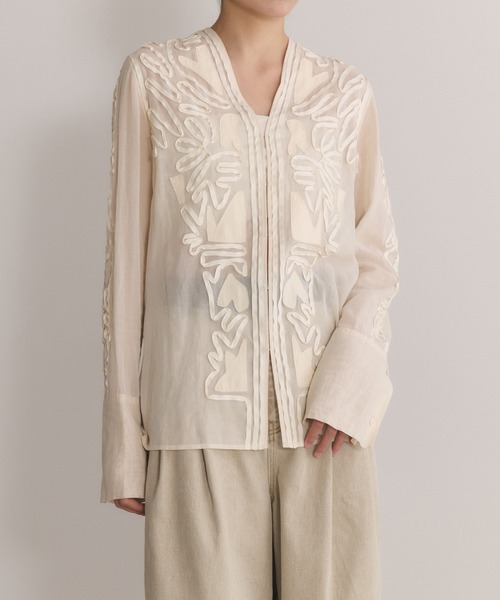 ADAM ET ROPE'(アダムエロペ)の「【EMOELLE】ステッチエンブロイダリーブラウス(シャツ/ブラウス・レディース・ホワイト/キナリ・FREE)」の6枚目の写真