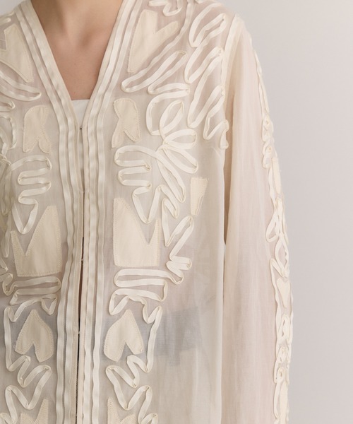 ADAM ET ROPE'(アダムエロペ)の「【EMOELLE】ステッチエンブロイダリーブラウス(シャツ/ブラウス・レディース・ホワイト/キナリ・FREE)」の9枚目の写真