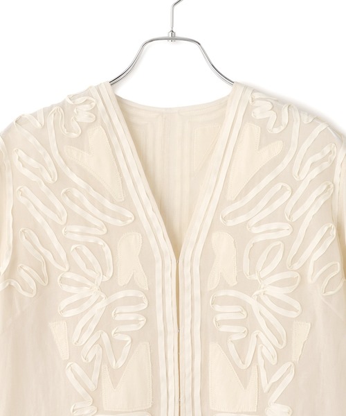 ADAM ET ROPE'(アダムエロペ)の「【EMOELLE】ステッチエンブロイダリーブラウス(シャツ/ブラウス・レディース・ホワイト/キナリ・FREE)」の13枚目の写真