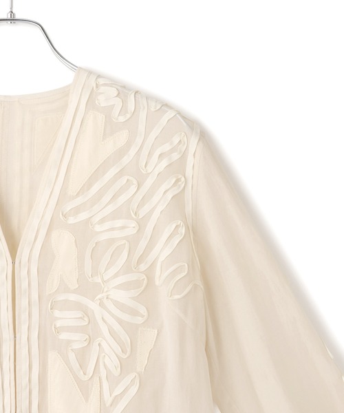 ADAM ET ROPE'(アダムエロペ)の「【EMOELLE】ステッチエンブロイダリーブラウス(シャツ/ブラウス・レディース・ホワイト/キナリ・FREE)」の14枚目の写真