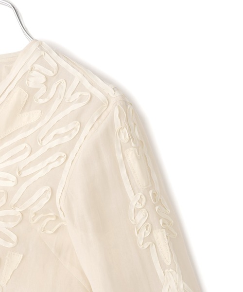 ADAM ET ROPE'(アダムエロペ)の「【EMOELLE】ステッチエンブロイダリーブラウス(シャツ/ブラウス・レディース・ホワイト/キナリ・FREE)」の15枚目の写真