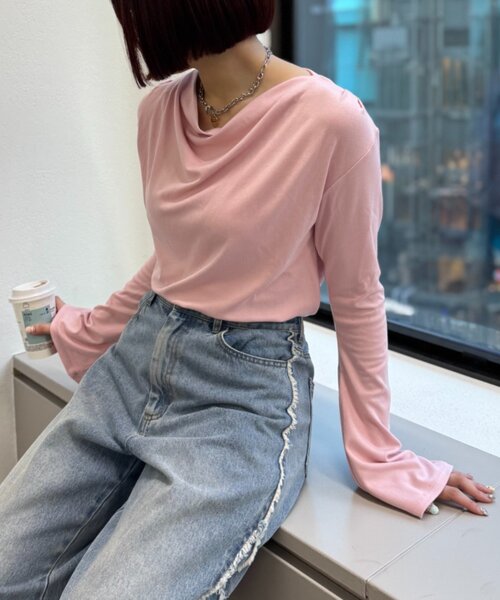 w closet(ダブルクローゼット)の「ワンショルカットソー(Tシャツ/カットソー・レディース・ブラック/アイボリー/ピンク/グレー・FREE)」の1枚目の写真